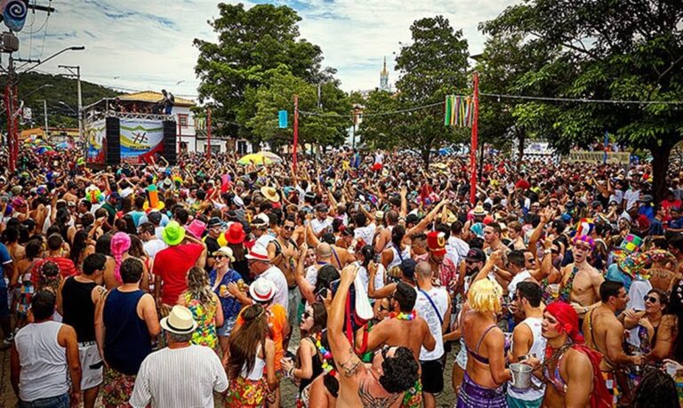 Carnaval de 2026 deve movimentar R$ 7,3 bilhões e atrair 4,7 milhões de turistas em SP