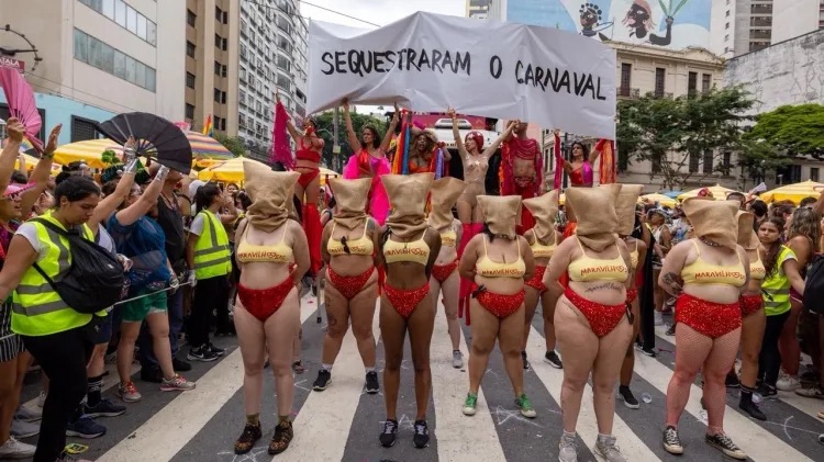 Bloco protesta contra a falta de apoio da Prefeitura de SP